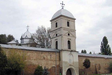 LE MONASTERE SFINȚII VOIEVOZI